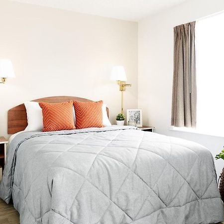 Intown Suites Extended Stay Colorado Springs Exteriör bild