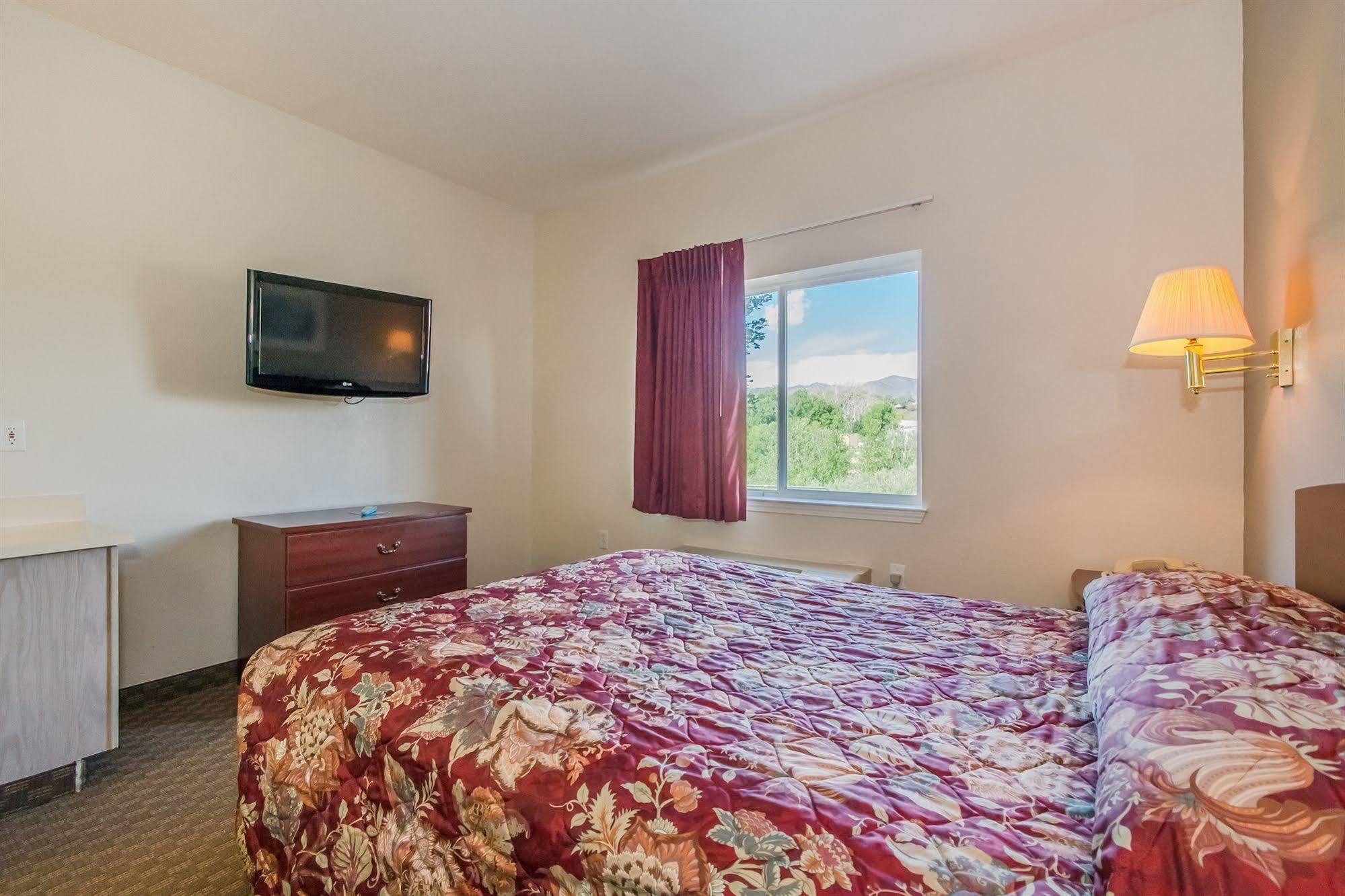 Intown Suites Extended Stay Colorado Springs Exteriör bild