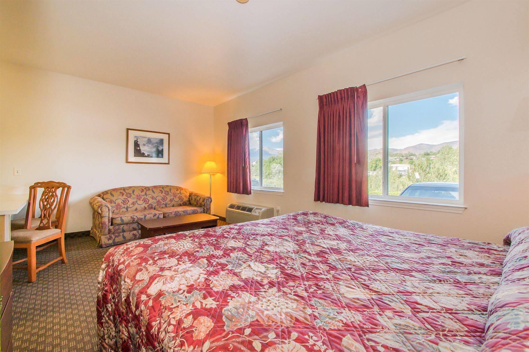 Intown Suites Extended Stay Colorado Springs Exteriör bild