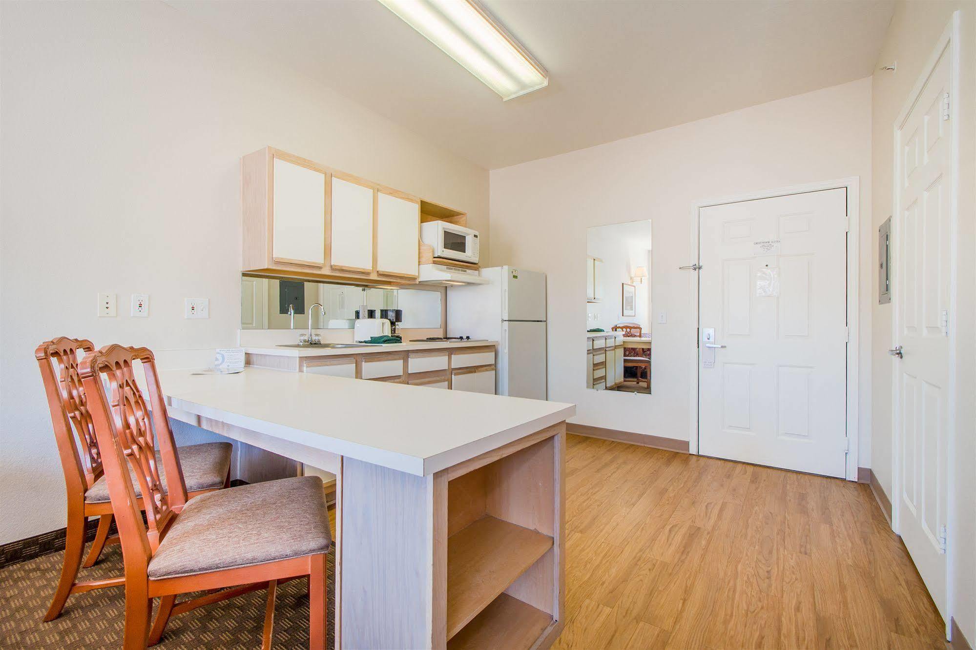 Intown Suites Extended Stay Colorado Springs Exteriör bild