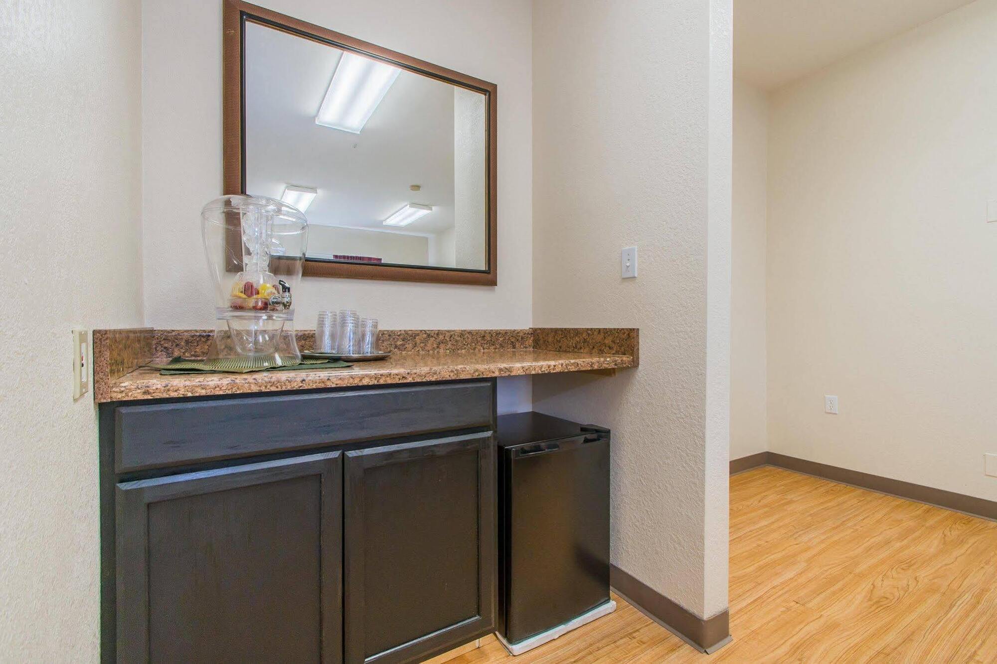Intown Suites Extended Stay Colorado Springs Exteriör bild